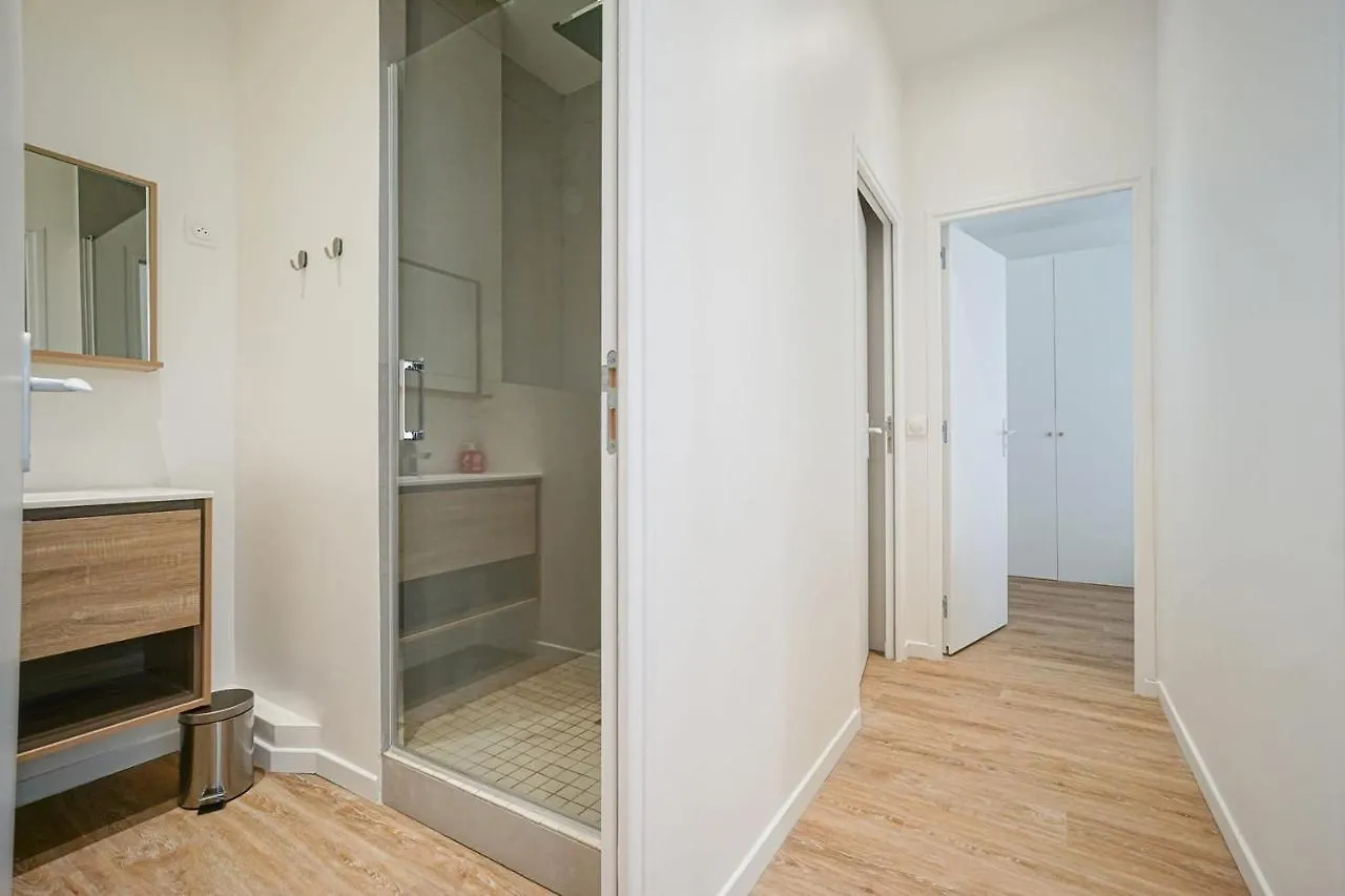 Spacious Appt Close To Place Monge