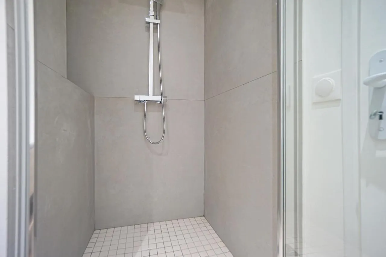 Spacious Appt Close To Place Monge