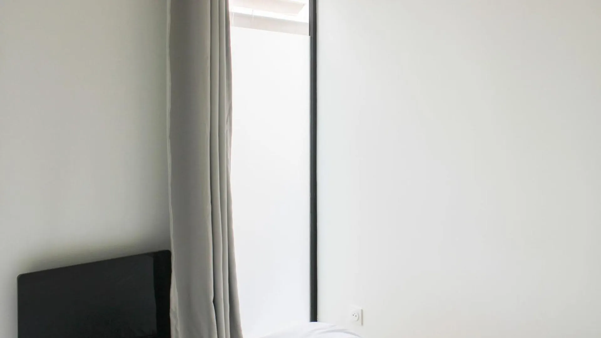 Spacious Appt Close To Place Monge
