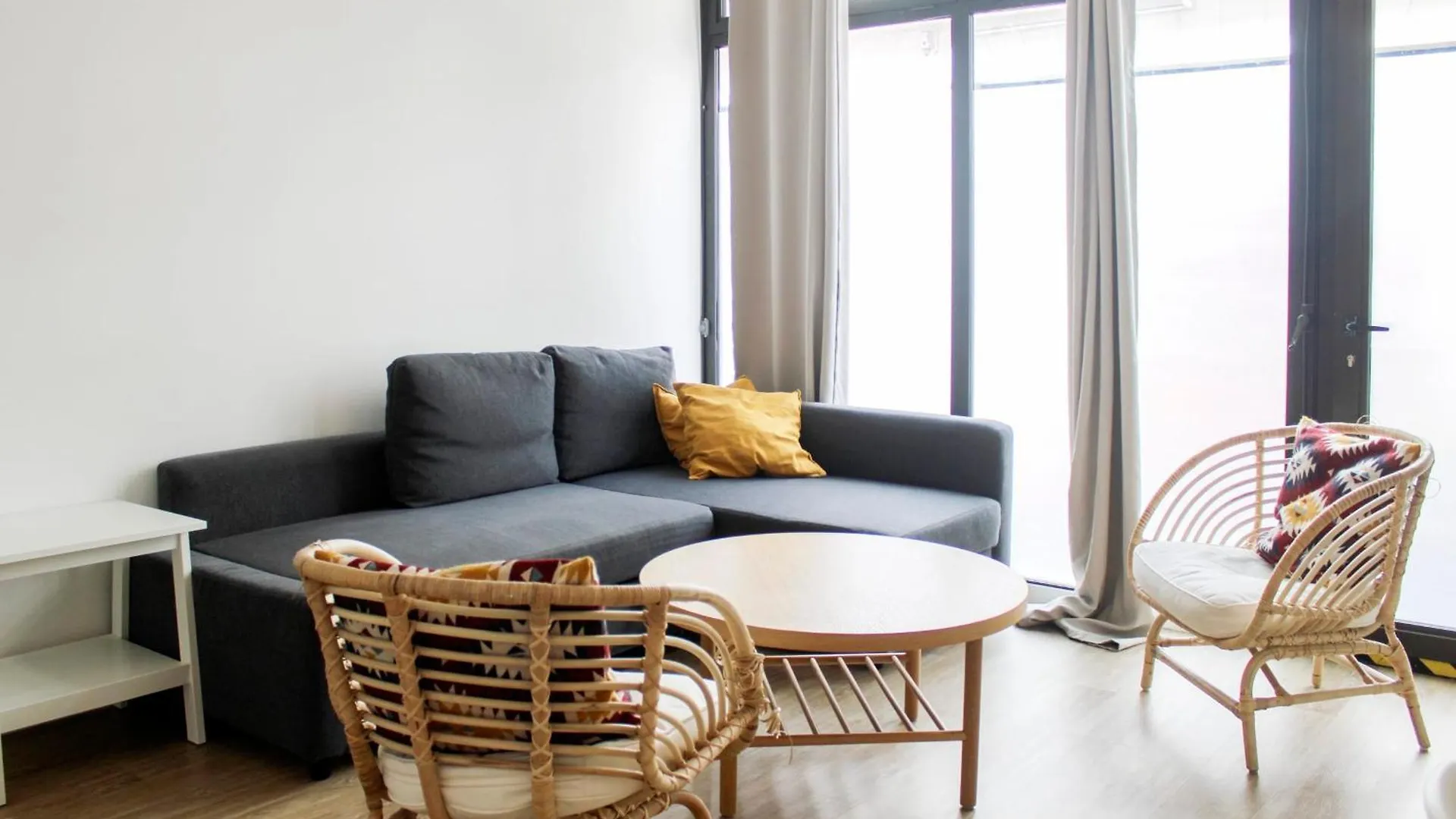 Spacious Appt Close To Place Monge *