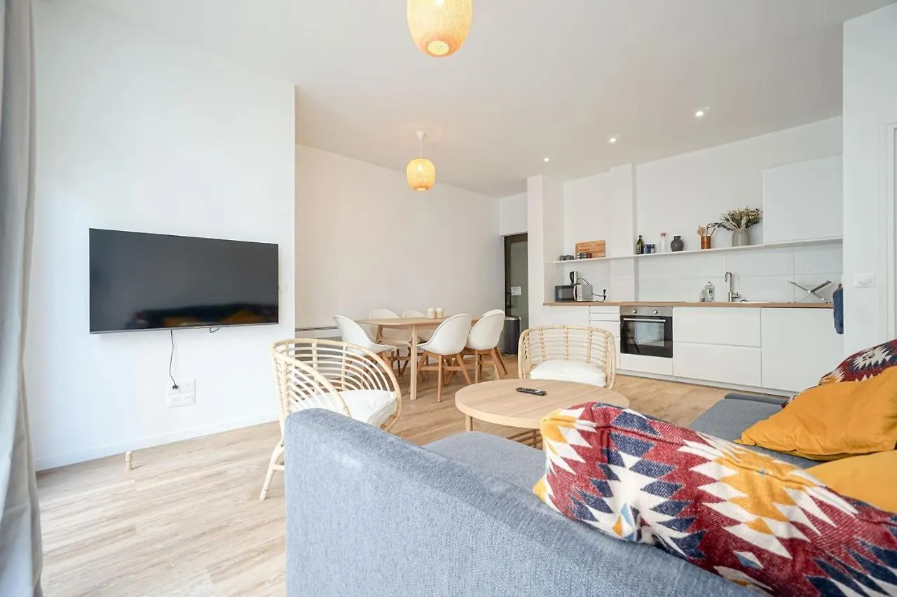 Spacious Appt Close To Place Monge *