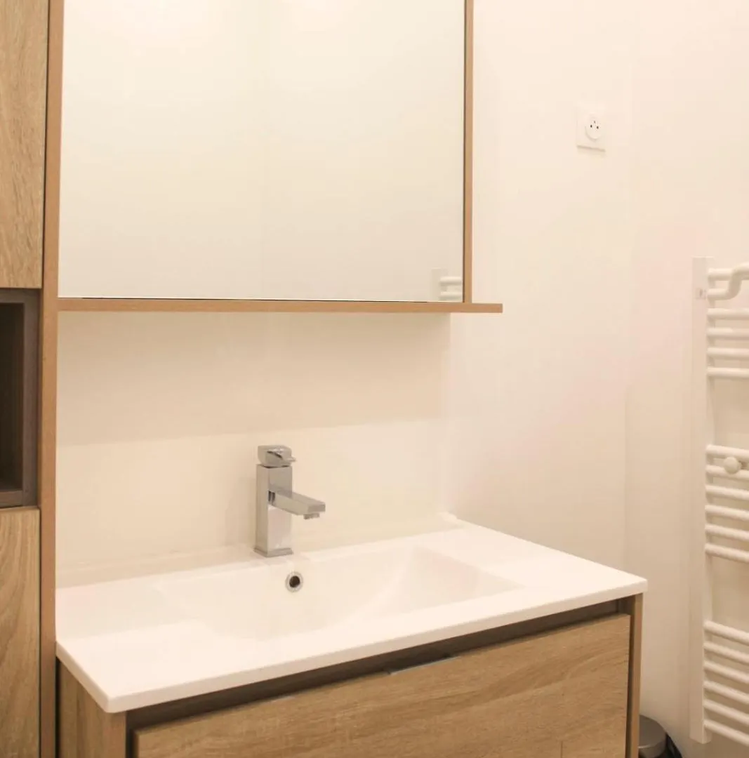 Spacious Appt Close To Place Monge
